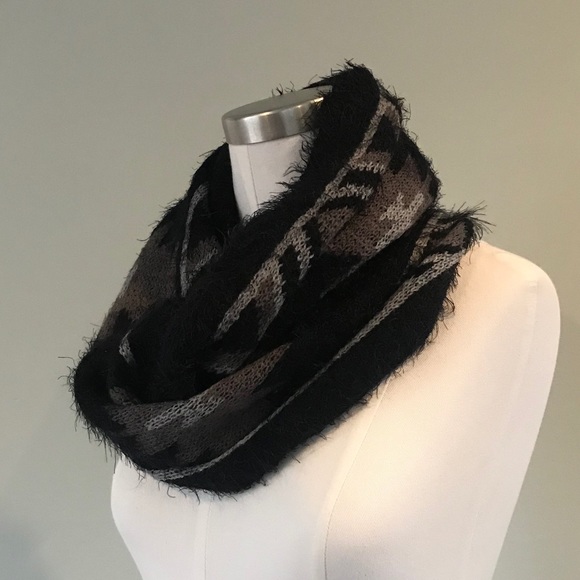 Wrap Circle Scarf NWOT - Picture 2 of 4